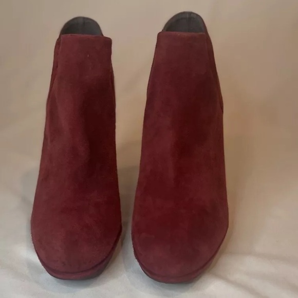 Stuart Weitzman Red Suede Stiletto Heeled Ankle Booties Women's 8.5 NWOT - Picture 2 of 10